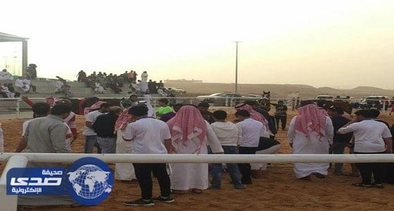 مسعف ينقذ خيالاً من الموت بسباق فروسية دومة الجندل