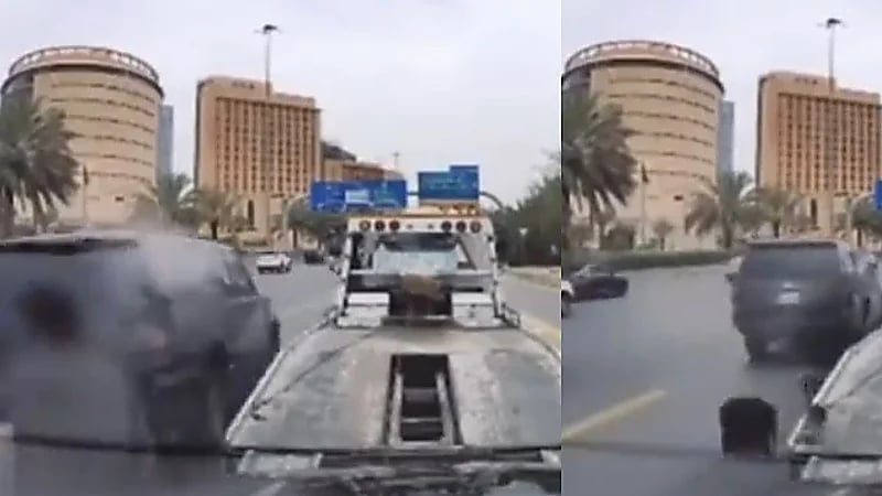سيارة مسرعة تدهس عامل سطحة بالرياض .. فيديو