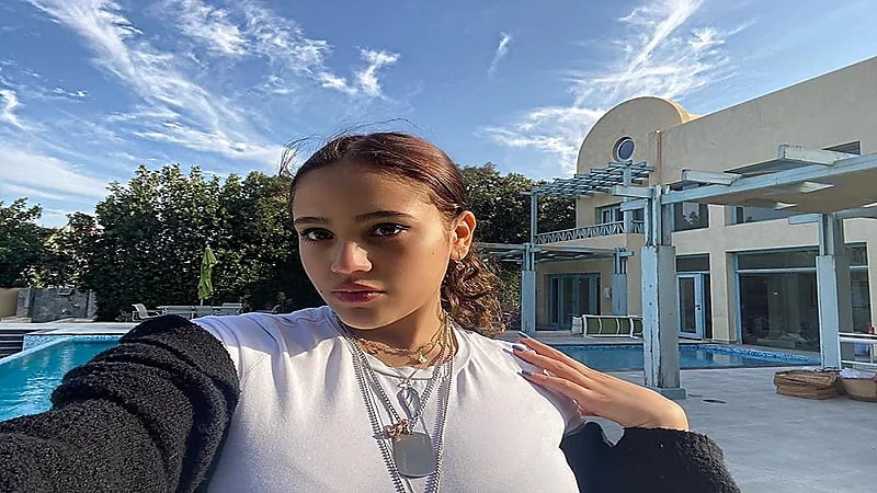 ابنة عمرو دياب تثير الجدل بملابس مكشوفة..ًصور