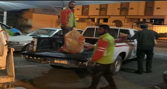 بالصور.. ضبط سيارة نقل في محاولة تهريب لحوم فاسدة إلى مكة