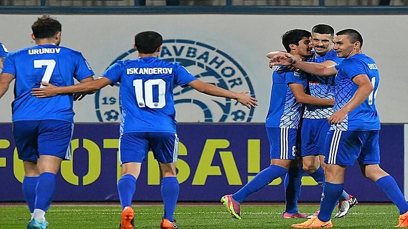 نافباهور يتغلب على مومباي سيتي بثلاثية