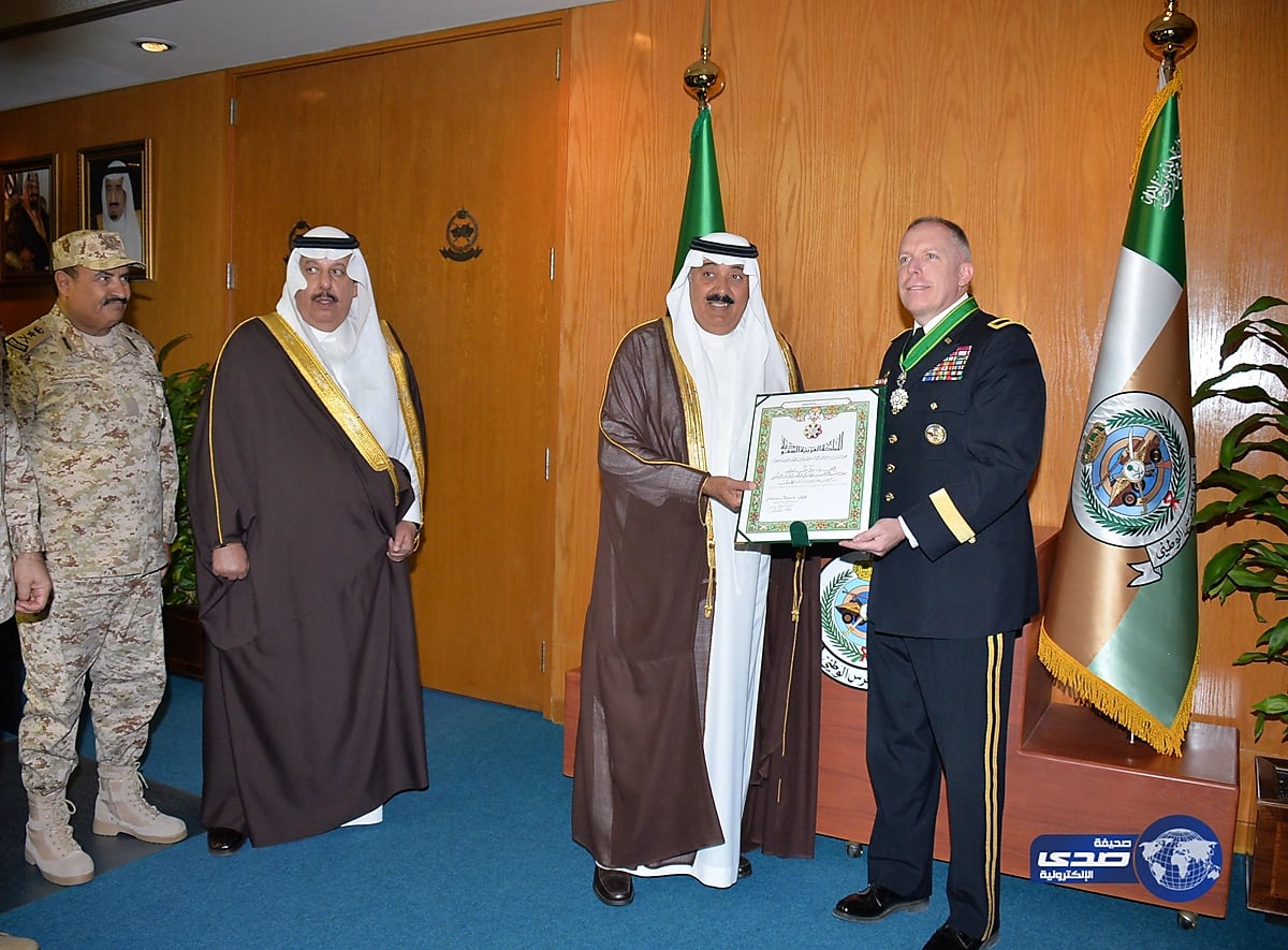 بالفيديو.. رجال يرقصون في صالة للنساء بحفل زفاف بسكاكا