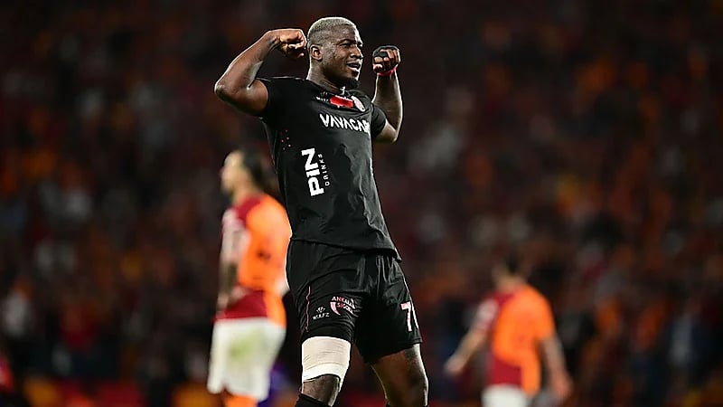 كوجايلي سبور التركي يرغب بالتعاقد مع ماركو أمارال لاعب الأهلي