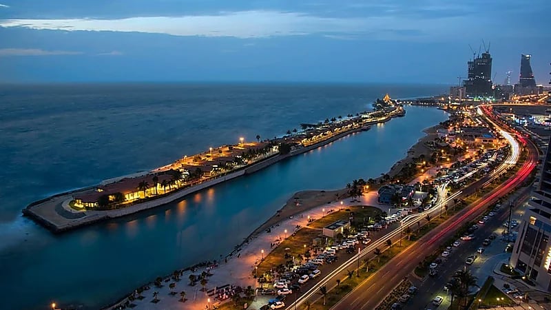 "المسند" يوضح أفضل الأوقات لزيارة الساحل الشرقي بالدمام والغربي بجدة