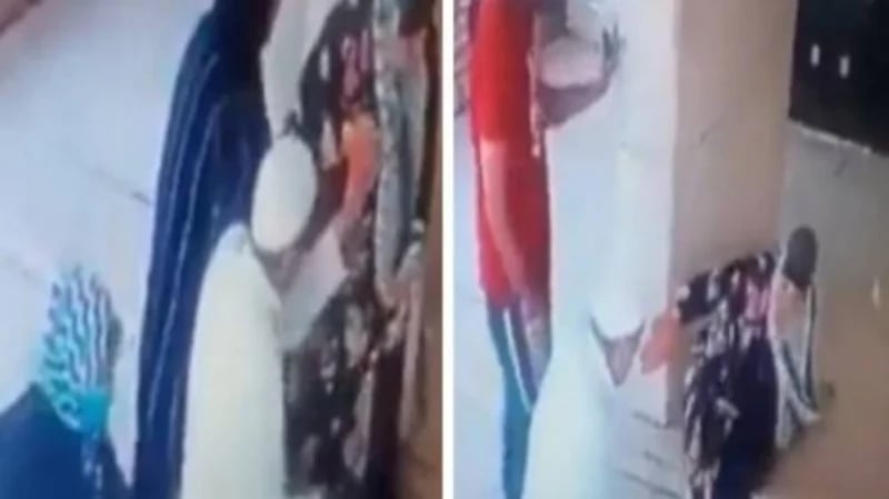 شاهد.. امرأتان تسرقان هاتف مسن بحيلة ماكرة