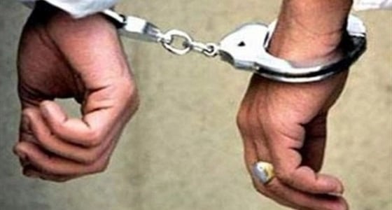 الشرطة الإمارتية تضبط شخصين يسرقان المارة بحيلة ماكرة