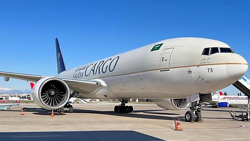 بالفيديو.. وصول أولى طائرات الجسر الجوي الإغاثي السعودي إلى تركيا