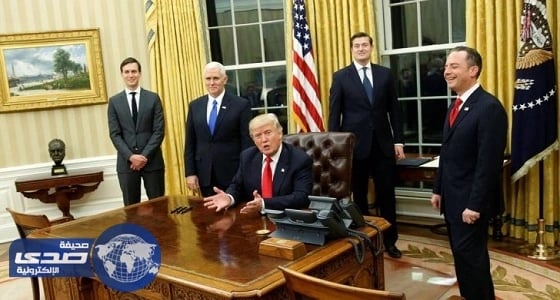 بالصور.. كشف سر الـ " زر الأحمر " على مكتب " ترامب "