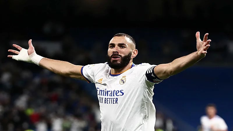 كريم بنزيما يعتزل اللعب الدولي