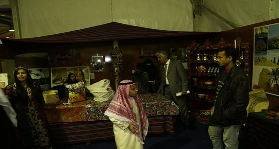 لليوم الثاني على التوالي.. " الأكلات الشعبية " للمملكة تشهد توافد رواد القاهرة للكتاب