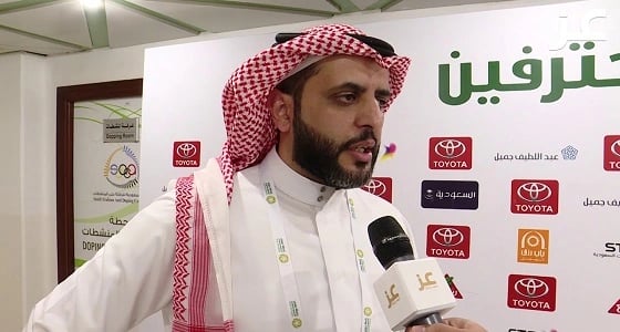 بالفيديو..رئيس الشباب يشتكي من مواعيد الطيران و وليد الفراج يعلق