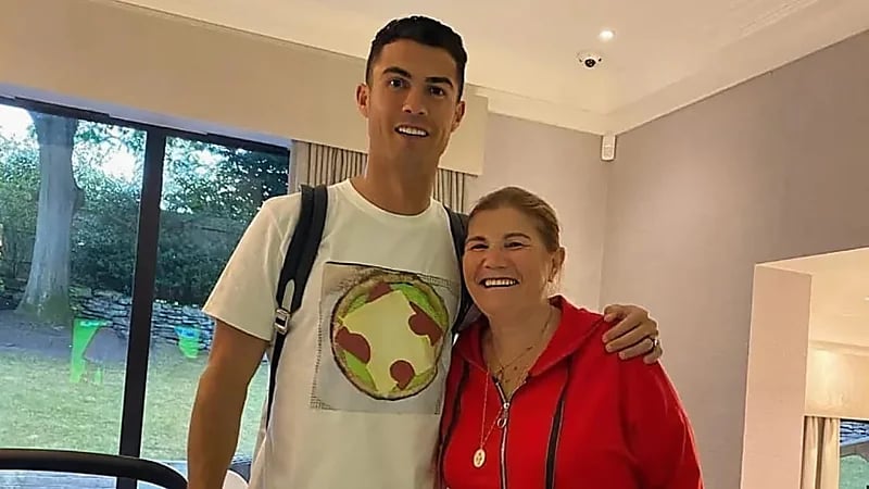 الكشف عن سبب تجاهل والدة رونالدو وشقيقتيه أنباء زواجه