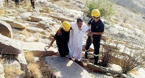 مدني مكة ينقذ شخص تائه في منطقة صحراوية