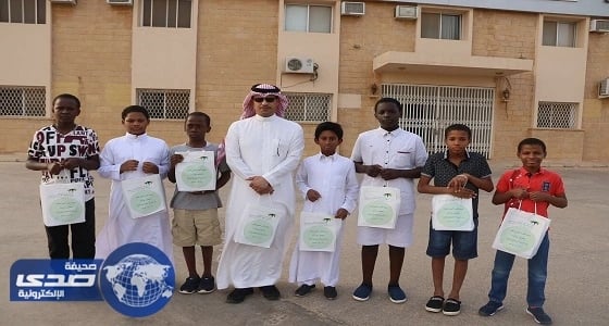 بالصور.. " عمل " و" أيتام " شقراء يوزعون 100 سلة على عمال النظافة