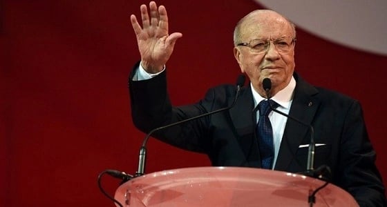 صورة لـ " السبسي " بأحد المقاهي تشغل وسائل الإعلام التونسية