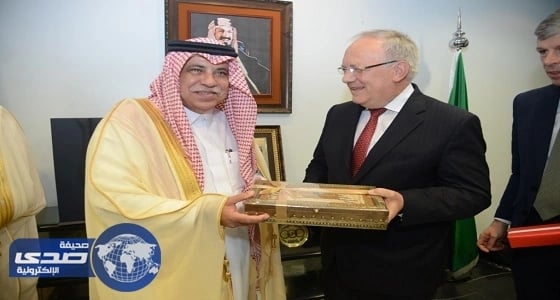 القصبي يستعرض تعزيز التعاون التجاري مع وزير الشؤون الاقتصادية والتعليم السويسري