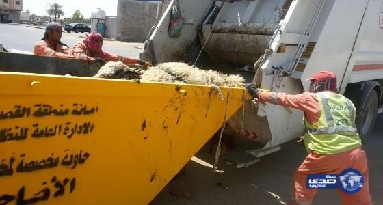 مقتل 42 شخصا وإصابة العشرات في قصف جوي لمسجد في سوريا