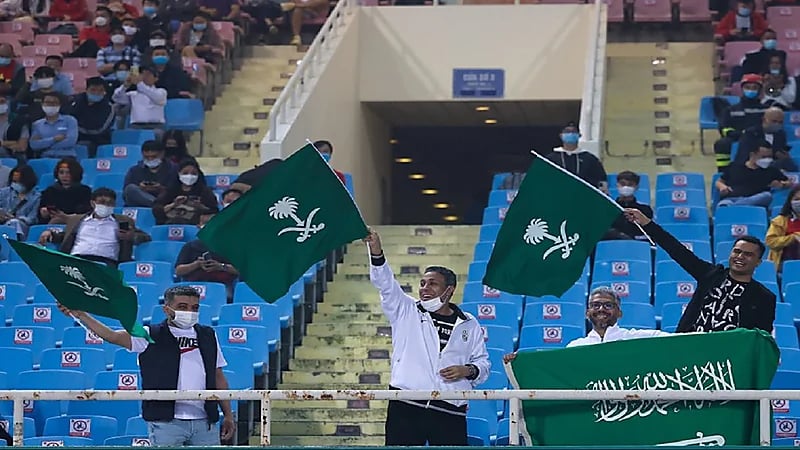 تأخر وصول رابطة المنتخب للملعب لسبب طريف