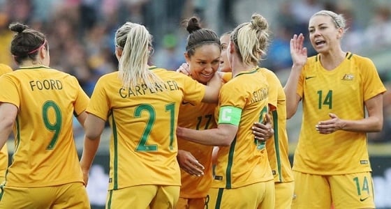 فيديو يوثق مهارة إحدى لاعبات كرة القدم