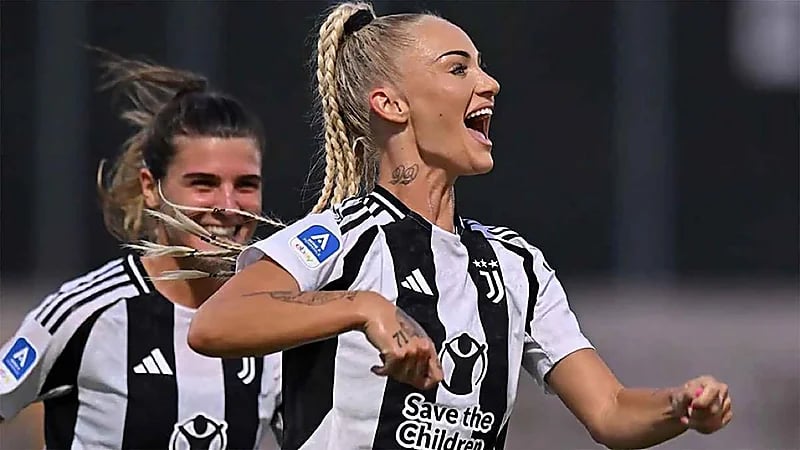 أليشا تطالب بمساواتها في الراتب مع الرجال في فريقها