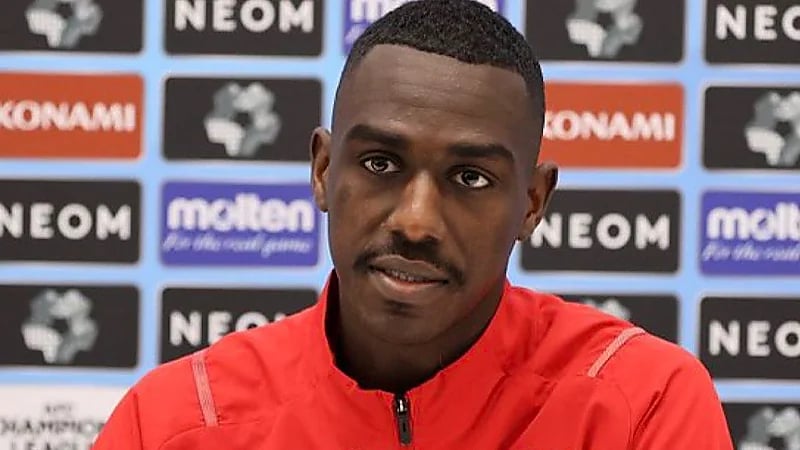 المعز علي يعبر عن حبه للهلال