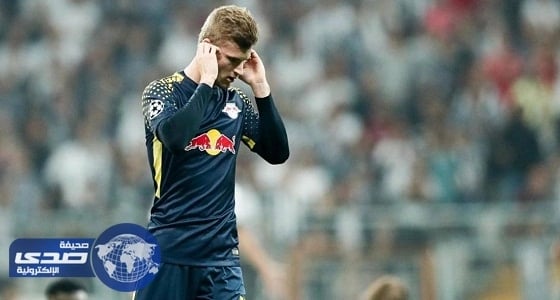 بالفيديو والصور..مهاجم لايبزيغ يعاني من مشكلة صحية