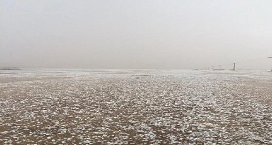 أمطار رعدية مصحوبة بزخات برد تحد من الرؤية بمنطقتين