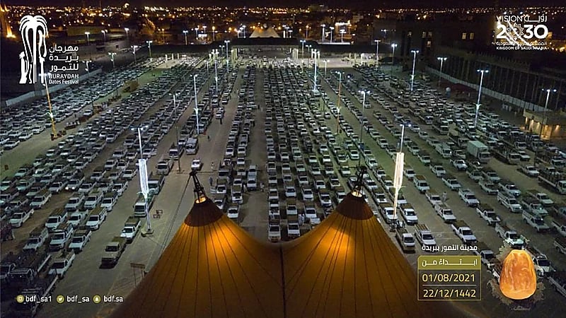 تصوير جوي رائع لمركبات التمور قبل إنطلاق المهرجان في بريدة