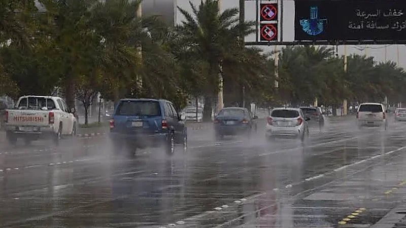 الأرصاد: استمرار هطول الأمطار المتوسطة إلى الغزيرة حتى نهاية الأسبوع