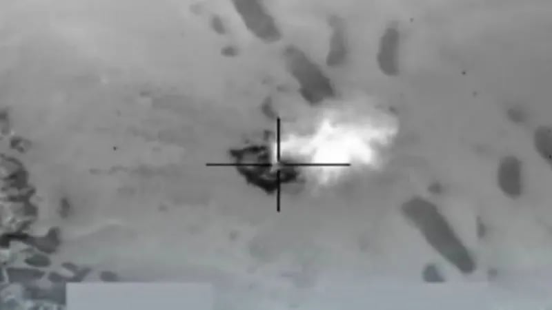 شاهد.. التحالف: تدمير زورقين مفخخين وإحباط عملية هجوم عدائي جنوب البحر الأحمر 