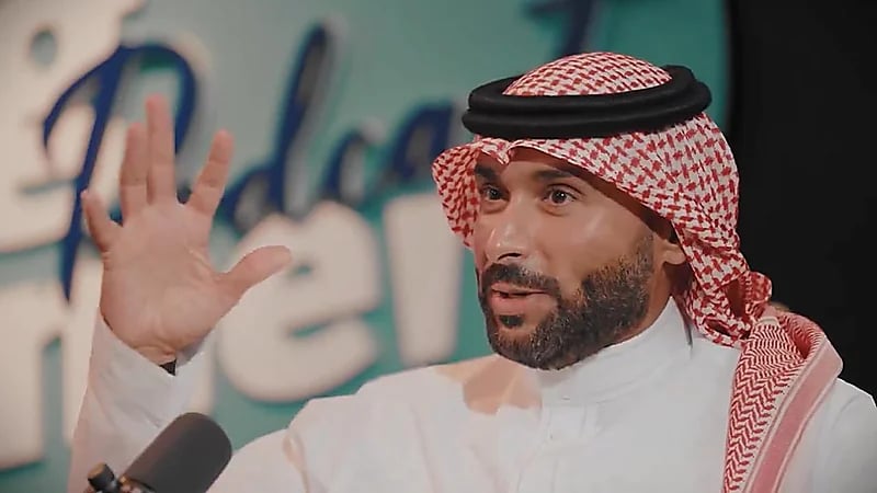 يزيد الراجحي يروي قصة زواجه فجأة وهو بعمر الـ40 .. فيديو