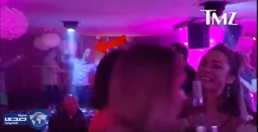 بالفيديو.. الأمير ويليام يرقص وحيداً بأحد الملاهي