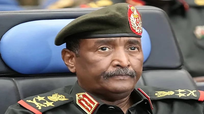 البرهان يفكر في التنحي عن قيادة الجيش السوداني