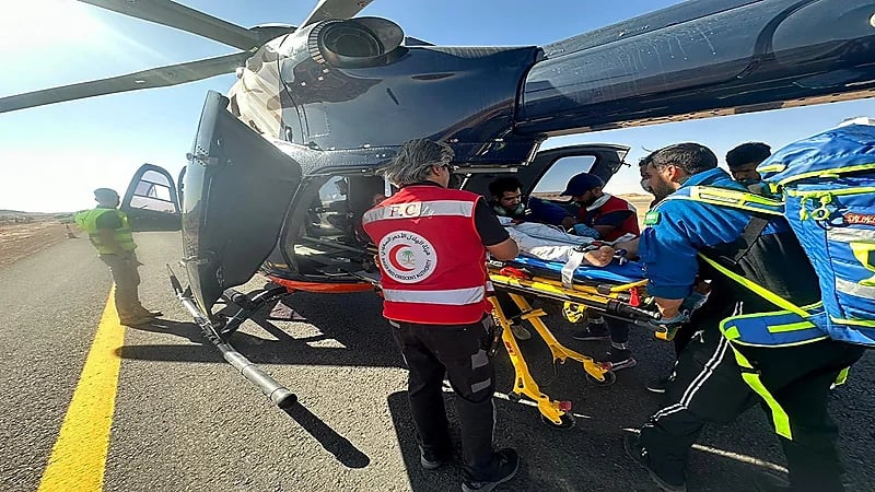 إصابة شخص في حادث تصادم على طريق حقل ..صور