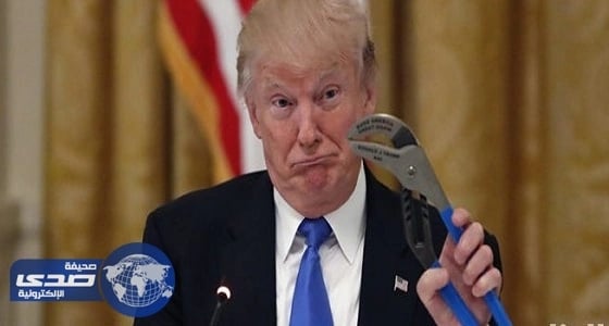 20 برلمانياً يتقدمون بمذكرة لحجب الثقة عن ترامب