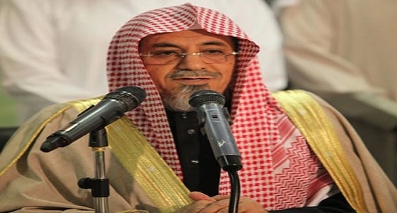 فيديو| إمام الحرم المكي يقطع درسه ويفاجئ أستاذه بطلب غريب