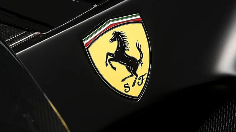 فيراري تعلن عن فيديو جديد لأحدث سياراتها الخارقة
