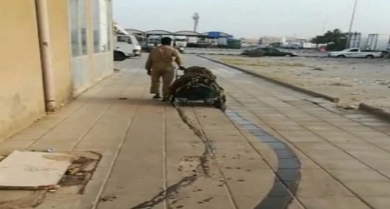 ممارسات غير صحية لعامل تقوده للعقاب واعتذار أمانة المنطقة الشرقية