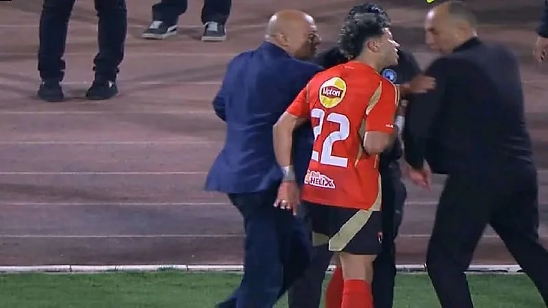 ‎مدرب بيراميدز يدخل في مشادة مع إمام عاشور