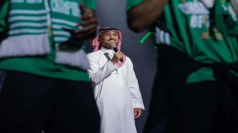 وزير الرياضة يتفاعل مع جماهير الأهلي ويردد: كلنا سلمان كلنا محمد.. فيديو