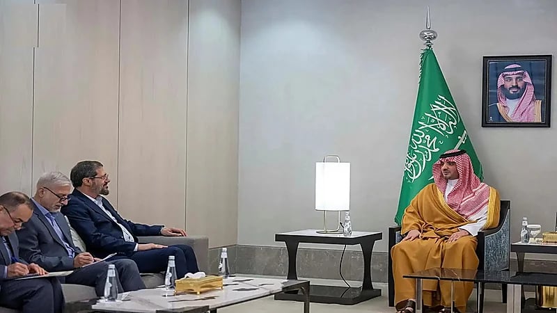 الأمير عبدالعزيز بن سعود يستقبل رئيس منظمة الحج والزيارة بإيران
