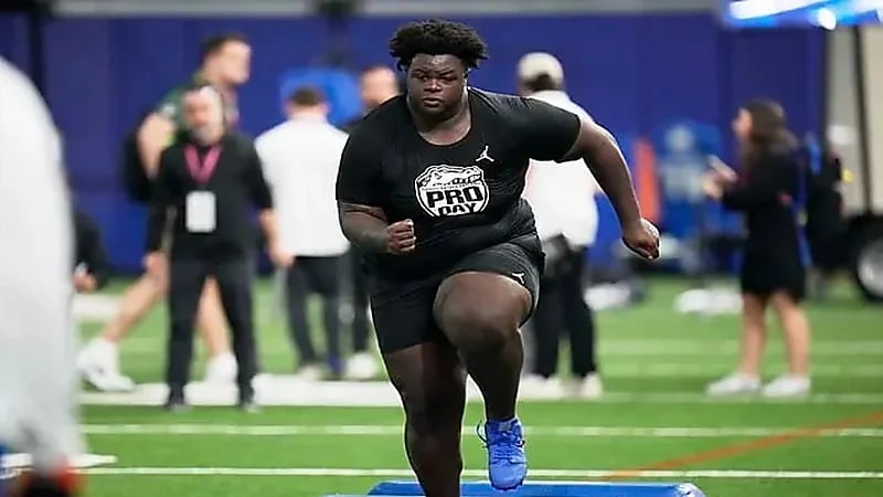 لاعب يصل وزنه إلى 211 كيلوغرامًا