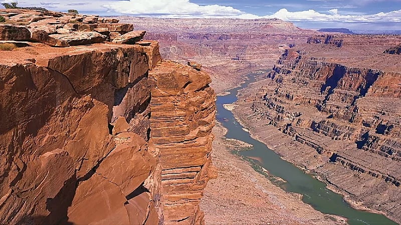 المسند: مستحيل ربط الخليج العربي بالبحر الأحمر عبر قناة مائية تمر بالرياض