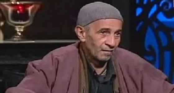 " عامل نظافة " يتحدث عدة لغات وقرأ 4 آلاف كتابا