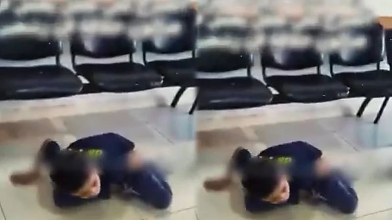 طفل سوري يتعرض للضرب المبرح داخل صالون حلاقة.. فيديو