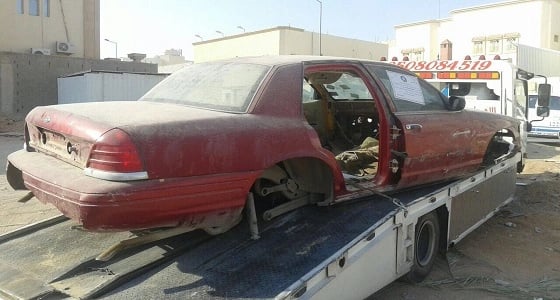 بالصور.. أمانة الرياض تواصل رفع السيارات التالفة حفاظا على نظافة المدينة