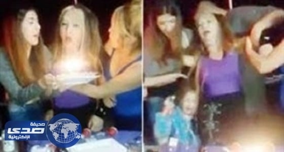 بالفيديو.. جدة سكرانة ترمي كعكة عيد ميلادها  على الأرض