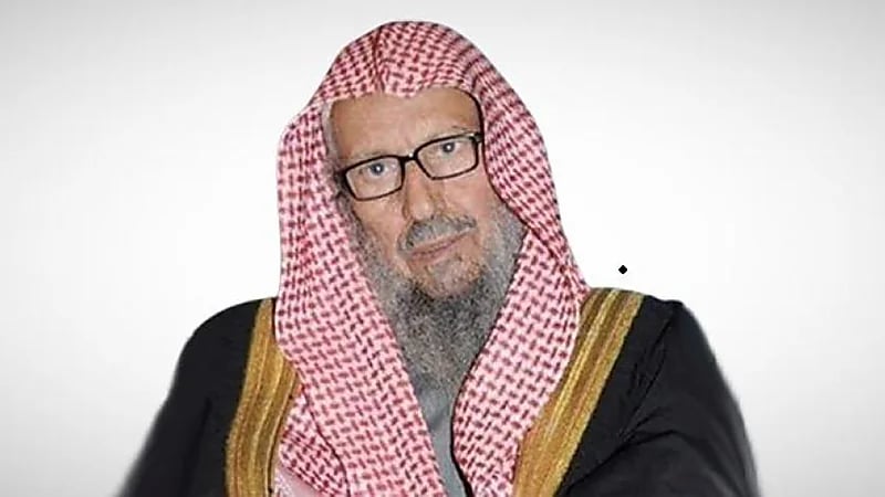 بالفيديو.. "اللحيدان" يوضح حكم مصافحة زوجة الجد والأختلاء بها