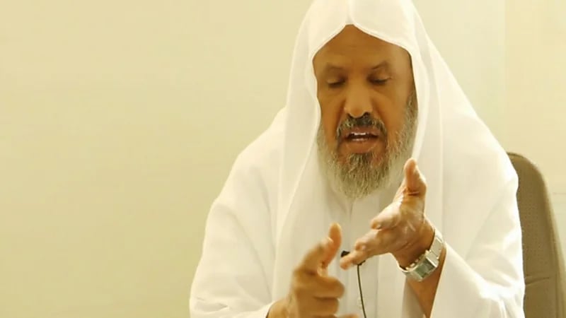 بالفيديو.. "الطيار" يوضح ما يترتب على استعجال بعض المؤذنين في أذان المغرب