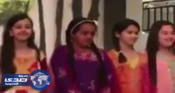 بالفيديو.. أنشودة لطفلة تبكي من فراق أمها